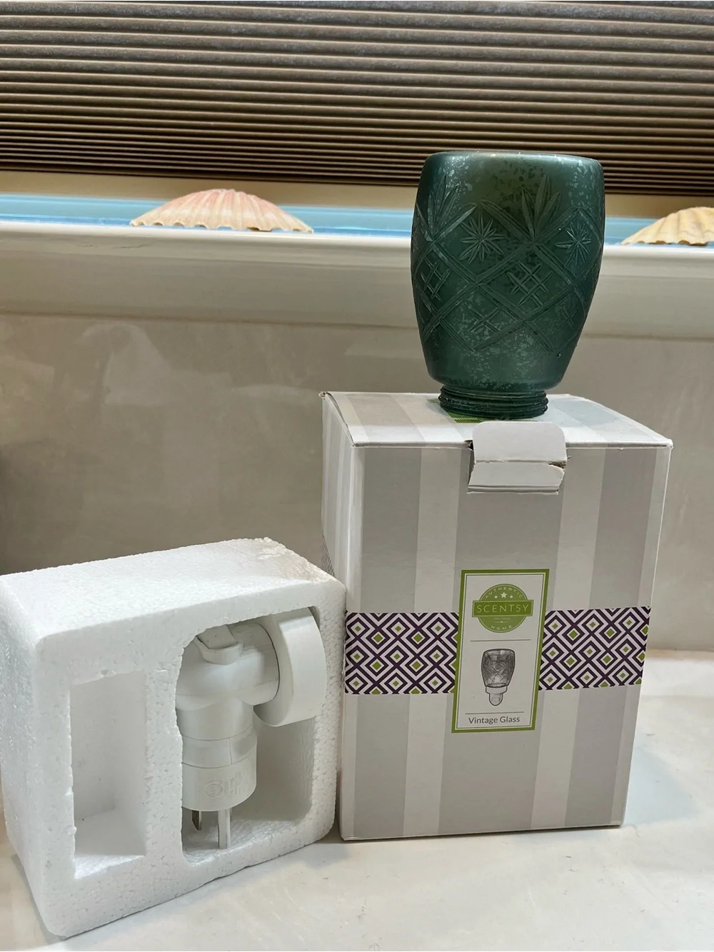 Scentsy Vintage Glass Warmer - Emerald Green